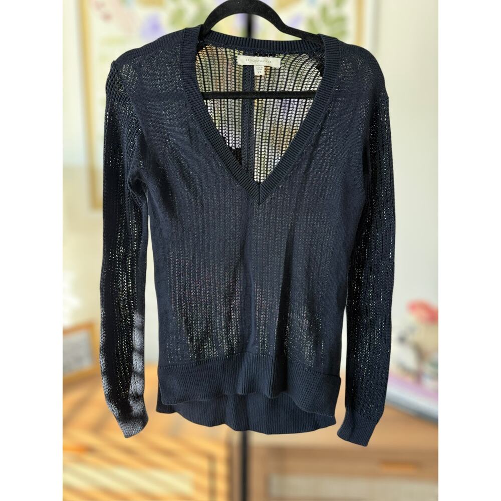 Brochu Walker Navy Distressed Crochet V-Neck Pullover Sweater in Size XS - Picture 8 of 10